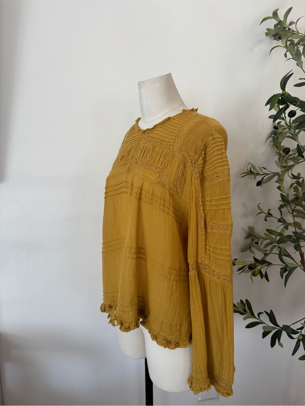Free People Olivia Eyelet Lace Bell Sleeve Blouse Golden Yellow Size Medium - Picture 3 of 7